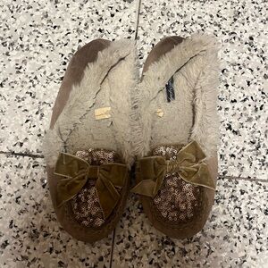 Used slipper shoes